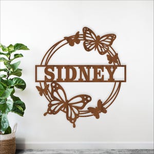 Vlinderkrans naambordje SVG - vlinders gepersonaliseerde lasergesneden kunst aan de muur (digitale download)