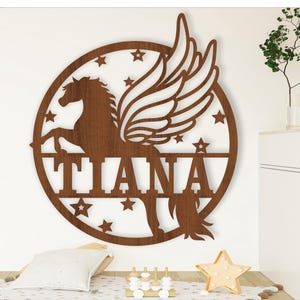 Placa com o nome de Pégaso: Decoração de parede de fantasia cortada a laser (download digital)