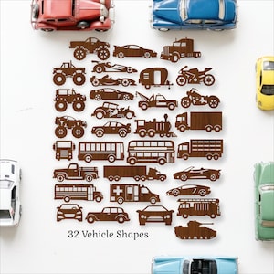 Lot de 32 silhouettes de véhicules (voitures, camions, trains, motos) pour la découpe laser et les loisirs créatifs.
