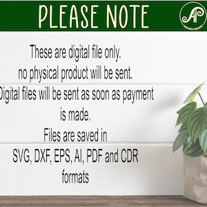 Puede incluir: Imagen con el texto "PLEASE NOTE" en verde. El texto explica que los archivos digitales se env&iacute;an en formatos SVG, DXF, EPS, AI, PDF y CDR. Una peque&ntilde;a planta en maceta en una bolsa de papel est&aacute; sobre una superficie de madera.
