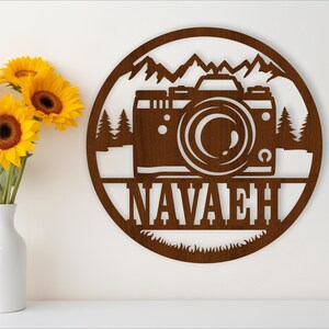 Signe de nom de photographie SVG, fichier de coupe de téléchargement instantané sur le thème de l'appareil photo en SVG, ai, dxf, pdf et cdr