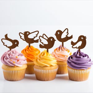 Lindos adornos para cupcakes con pájaros, 6 diseños SVG cortados con láser, descarga instantánea de plantillas en PDF, Dxf, Ai y Cdr.