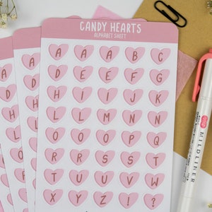 coeurs de sucrerie dessinés à la main feuille autocollant alphabet | autocollants esthétiques | matte kiss coupé autocollants pour bujo, planificateurs, stylo pal lettres, scrapbook