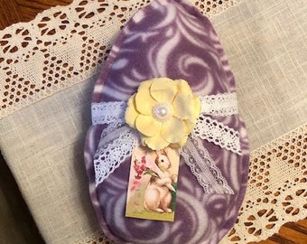 One Of A Kind Paarse Flanel Handgemaakte Easter Egg - Gevulde Stof Easter Egg Met Lace Lint En Faux Bloem - Genaaid Flanel Ei Met Tag