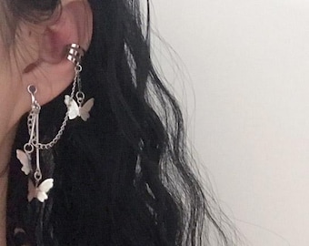 バタフライチェーンイヤリング：エアポッドホルダーイヤリング