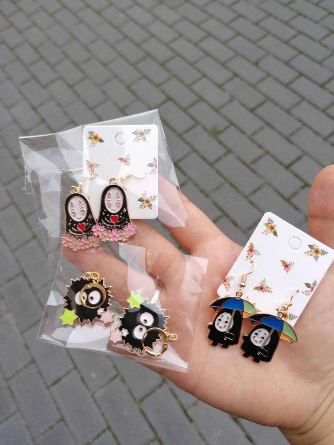 Anime inspired earrings no face rußmännchen ghost Geschenk Etsy