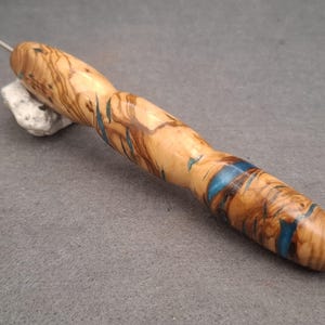 Slechts één XXL-haaknaald, gemaakt van olijfboomwortelhout en hars, NS 0.5-6.0, J2139