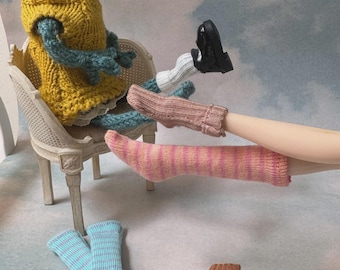 Blythe socks, knitted frog socks, socks for crochet frog, 1/6 scale socks, crochet frog accessory, OB22 and OB24 socks, Blythe clothing