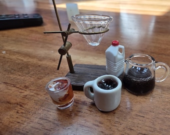 Estación de café de goteo en miniatura para casa de muñecas