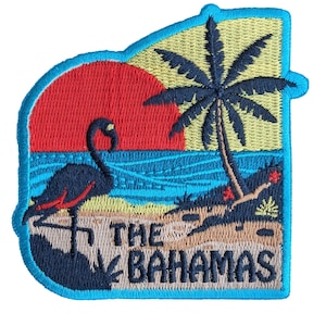 Puede incluir: Parche bordado con una puesta de sol, una palmera y un flamenco. El texto "The Bahamas" está debajo de la imagen.