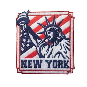 Op de afbeelding: Geborduurde patch met het Vrijheidsbeeld voor een Amerikaanse vlag met de tekst "NEW YORK" eronder.
