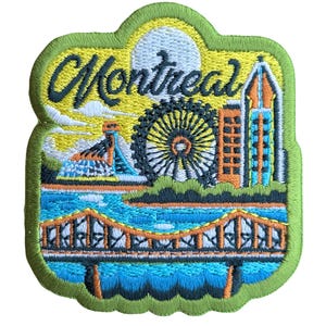 Puede incluir: Parche bordado verde con fondo amarillo que presenta el texto "Montreal" y una ilustración de una noria, un puente y edificios.