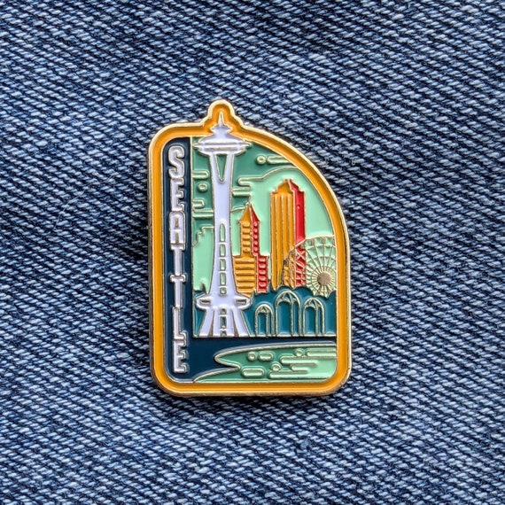 Seattle Washington USA 1.25" Enamel Pin Travel Badge Pinback Golden Lapel City Country Flag