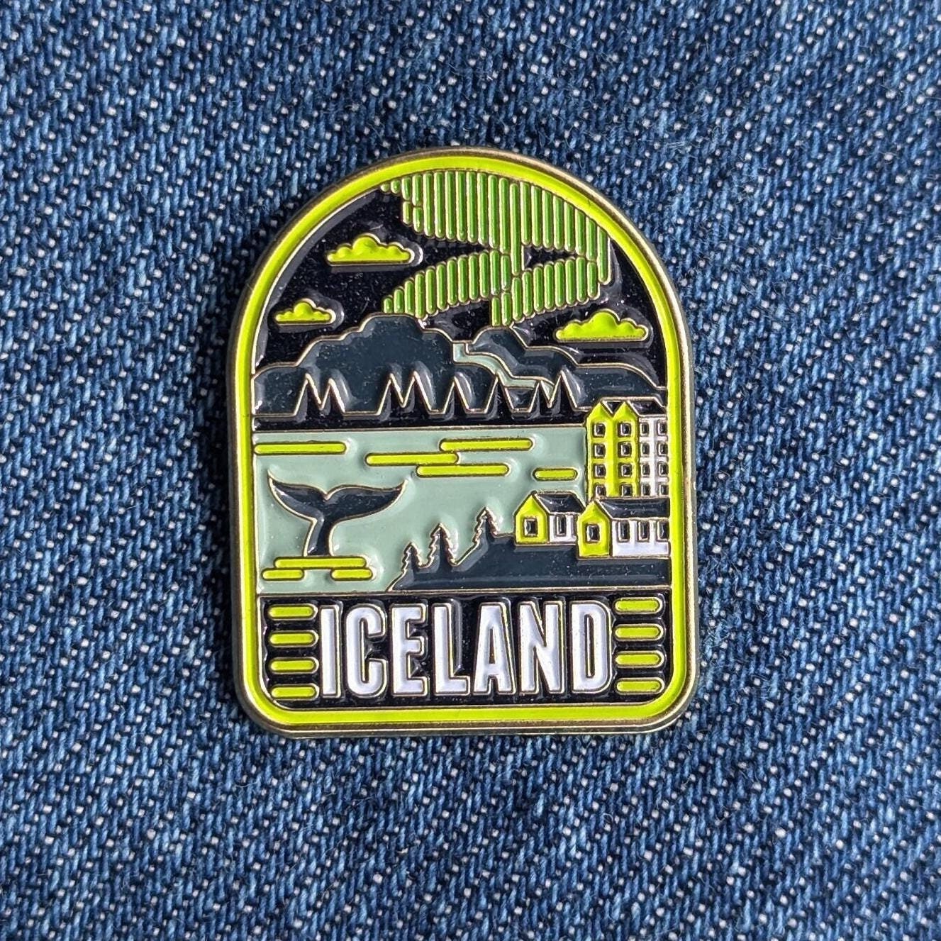 アイスランド旅行ピン 1.25インチ、ソフトエナメルピン、ゴールドメタル、フレア、ブローチ、ラペル、ピン、合金、旅行、ギフト、トップ、バッジ