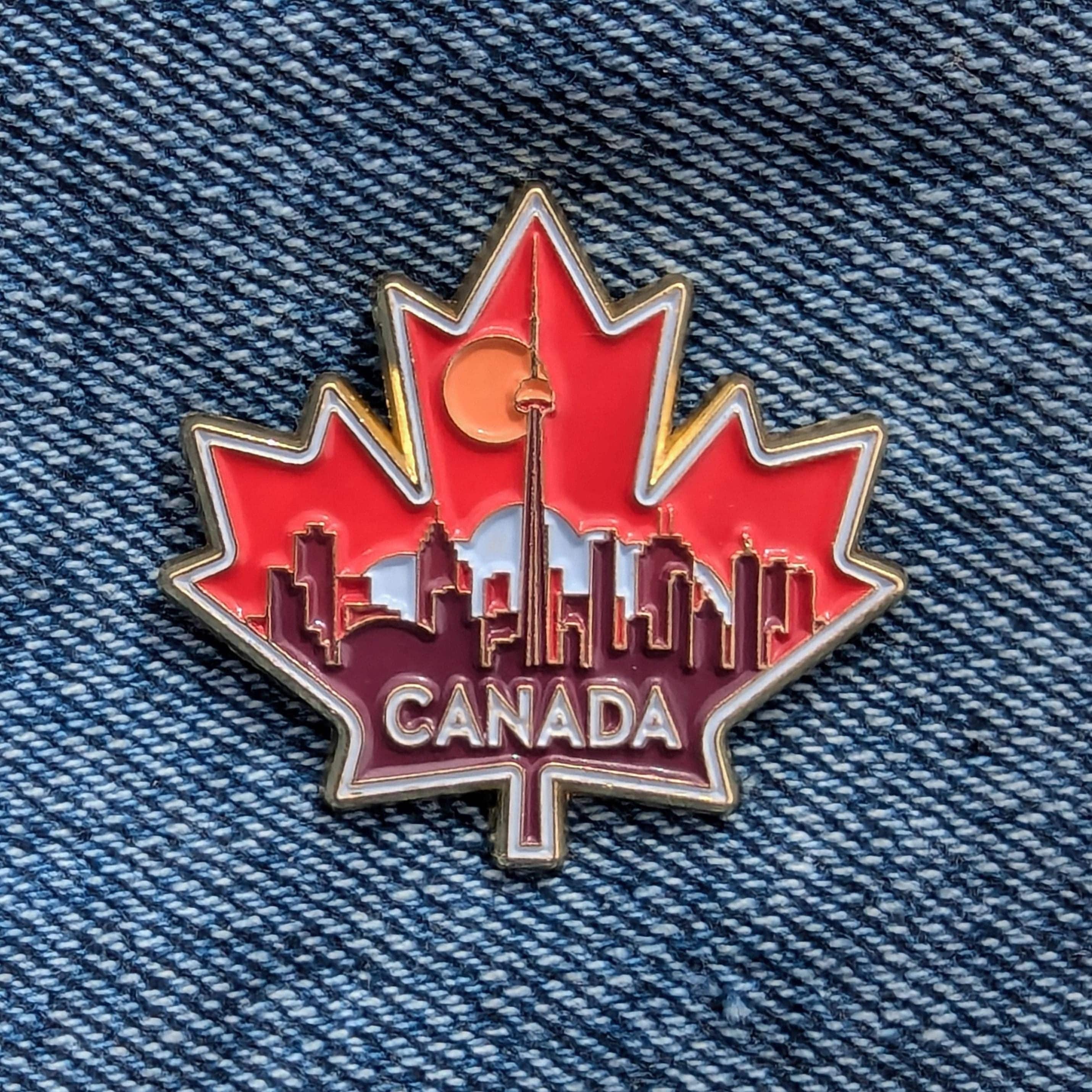 Produktbild von Akachafactory Anstecker Flagge Kanada Quebec - Weiß, Klassisch, Unisex, Resin, 2,2 Cm X 1,6 Cm, Schmetterling-Verschluss