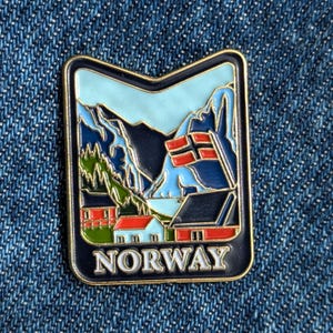 Norway 1.25" Enamel Pin Travel Badge Pinback Golden Lapel City Country Flag