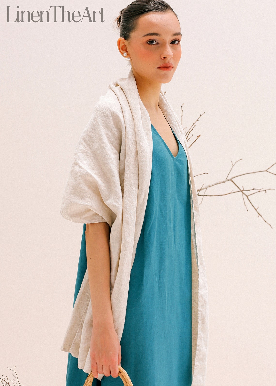 Linae – Airy Dress with V-Neck
