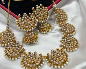 金メッキのクンダンチョーカーセット：インドのパールジュエリー、ジュムカイヤリング