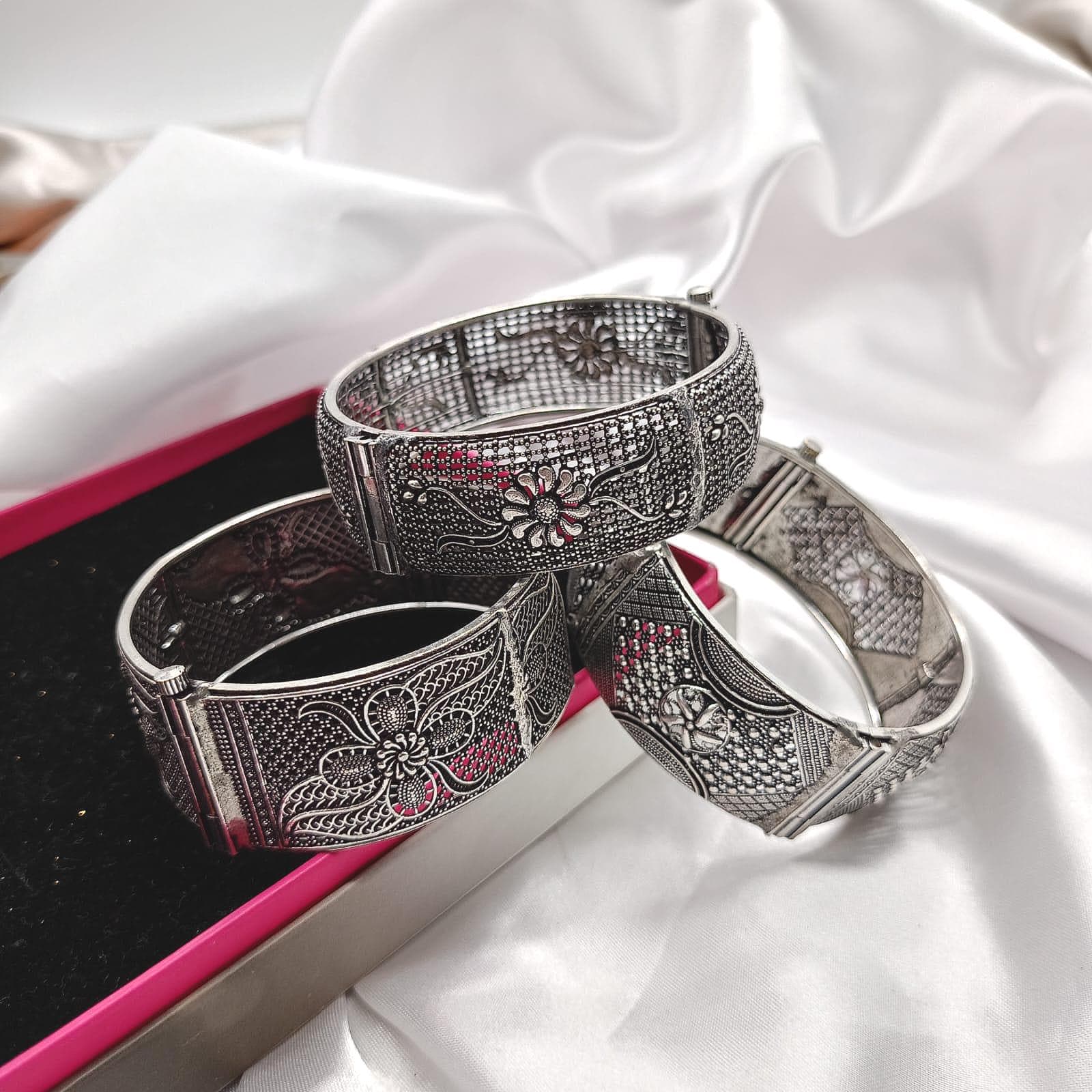 アクセサリー silver tone ethnic bangle Indian jewelry Oxidized Silver Indian Bangle: Ethnic Floral Cuff Jewelry - Etsy