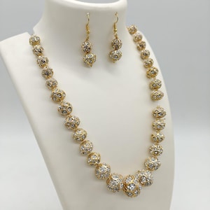 Golden Kundan Beaded Mala Necklace Set: Indian Jewelry with Earrings