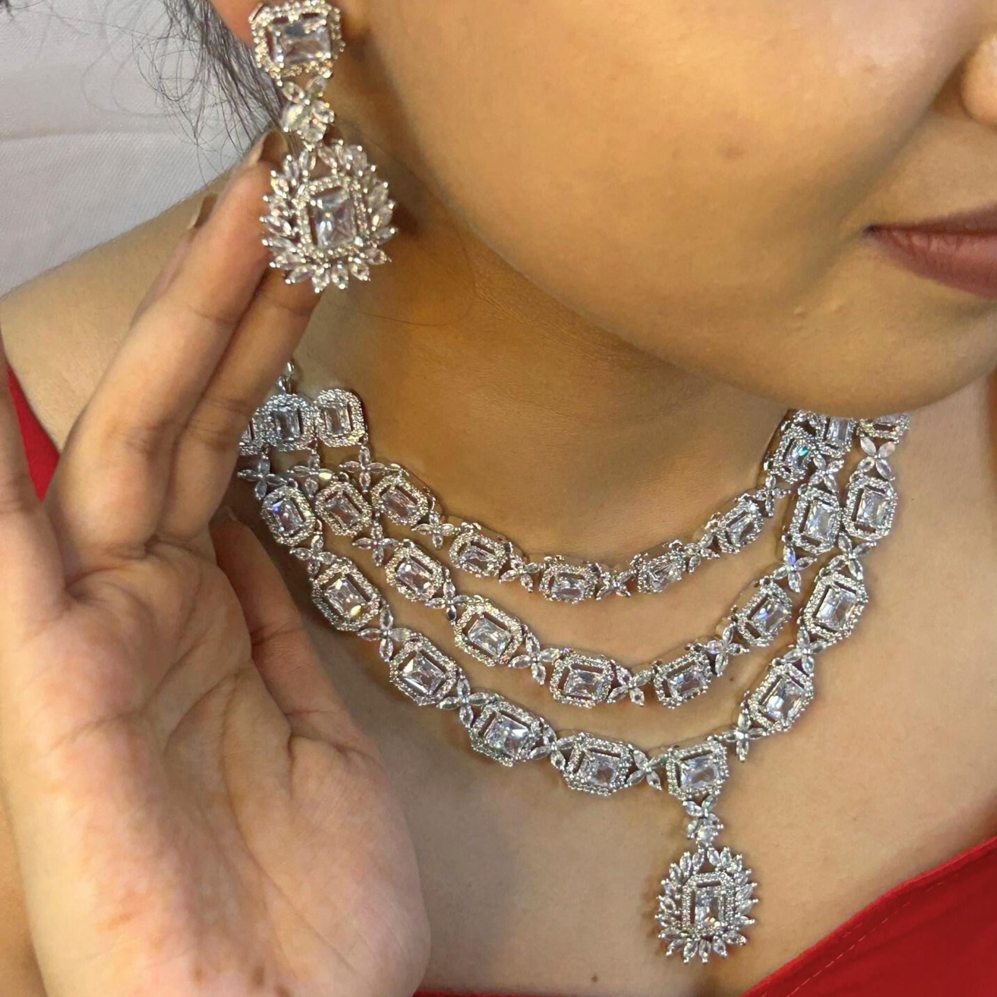 Set di collana da sposa CZ: gioielli indiani placcati in argento con orecchini - Italia