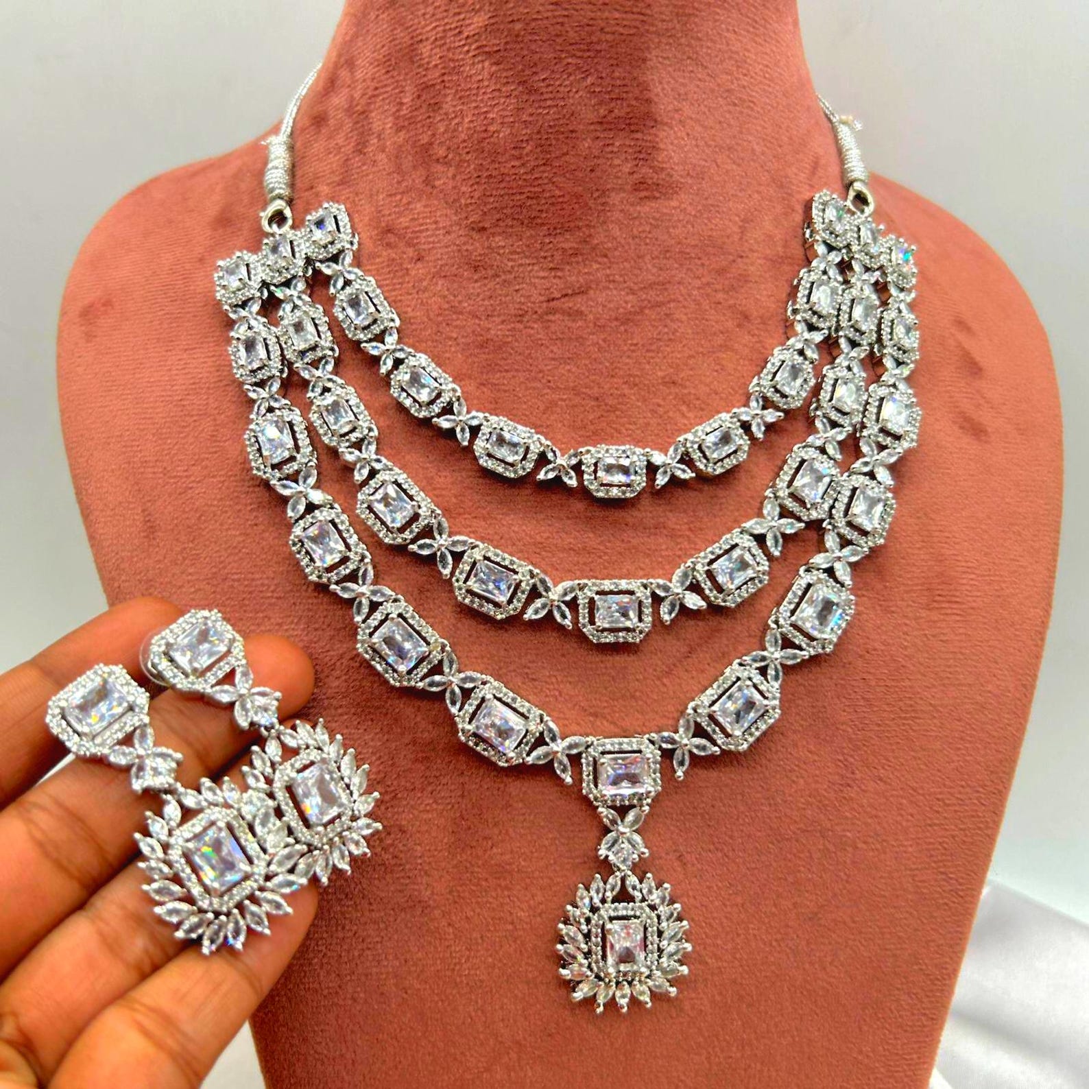 Collier Ras Du Cou En Plaqué Or - Longueur 19,5 Cm - Occasion - Modèle 173-47