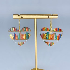 Boucles d&#39;oreilles livre coeur : bijoux en acrylique pour amoureux des livres