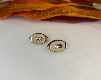 手作り木製フットボールスタッドピアス：試合当日のアクセサリー