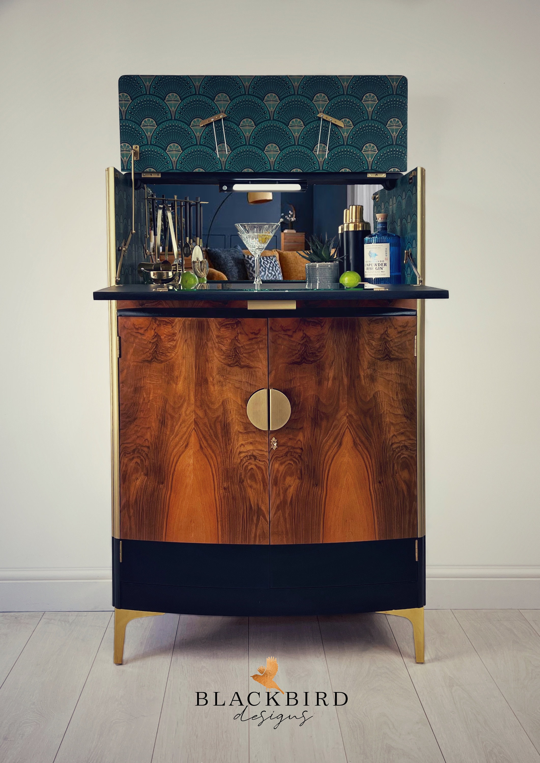 Vuelve el mueble bar: qué necesitas para montar un bar en casa con estilo  (y 19 sugerencias para todo tipo de presupuestos)