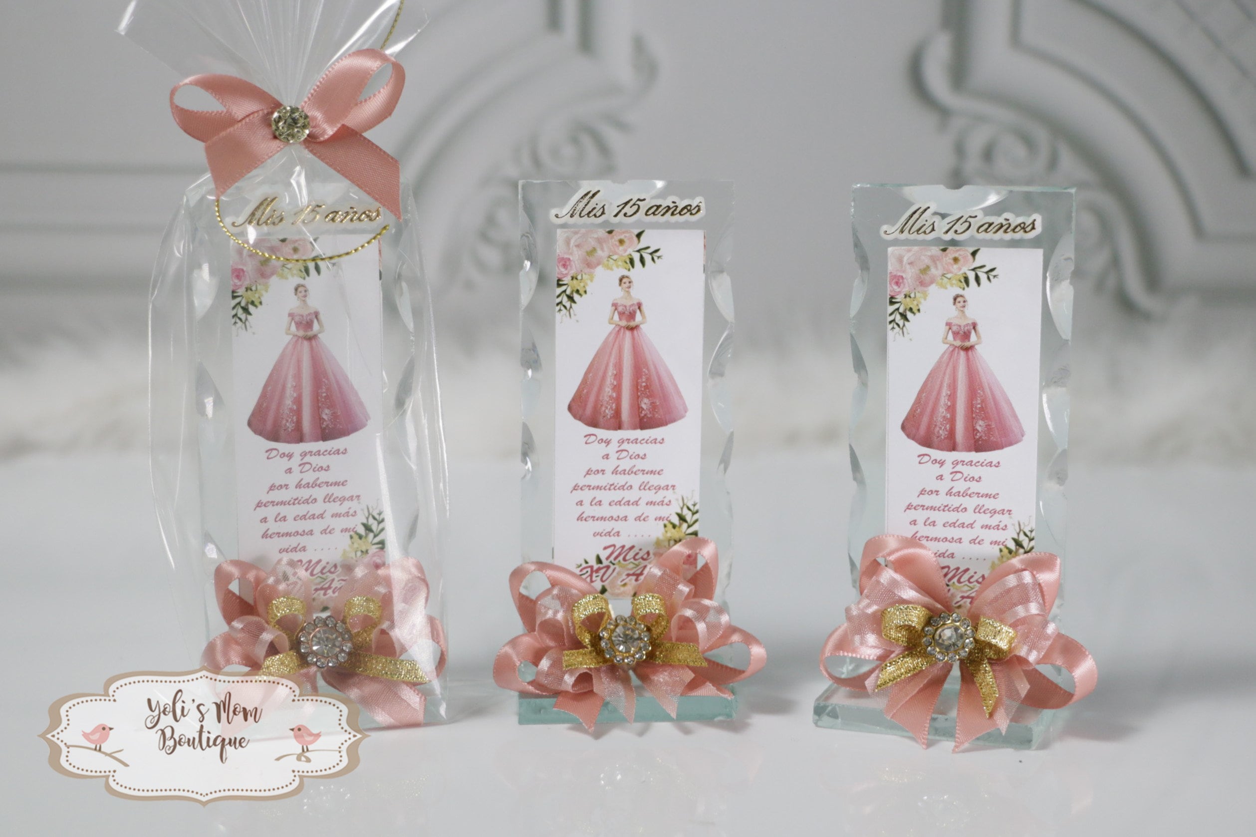 FREE SHIPPING!!! 12 pcs Quinceañera Souvenirs, Quinceañera Souvenirs, Memoirs for Quinceañeras, Beautiful Favors