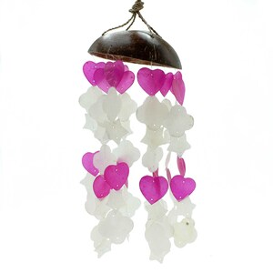 Kokosnuss Capiz Shell Windspiel, rosa weißes hängendes Windspiel, Küsten Boho Gartendeko, Strand Terrasse Geschenk für Sie, handgefertigt 35 cm