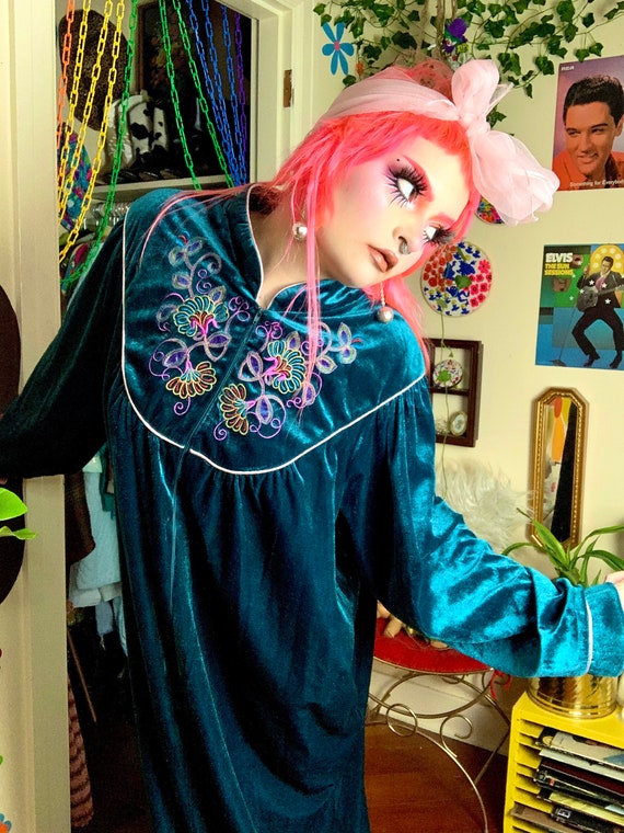 80s Teal Velvet Embroidered Robe