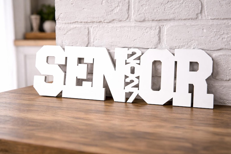Senior Wood Cutout, Senior Year Picture Prop 2026, Grad Pictures, Graduation Party Decor Bild 7