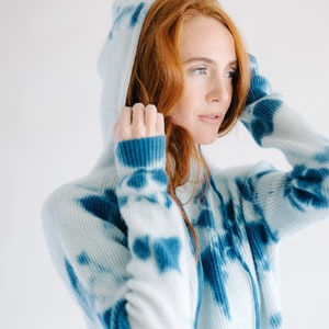 Emma chamberlain green champion hoodie best sale
