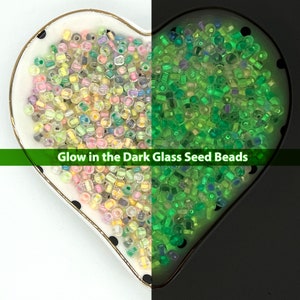 4mm Glass Seed Beads 1500pcs, 6/0 Assorted Colors Glow in The Dark Beads Spacer Beads for Jewelry Making Bracelets Necklace Earring Crafts