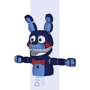 Puede incluir: Modelo 3D de papel de un personaje de conejo azul con orejas grandes, pajarita roja y una amplia sonrisa. El personaje tiene círculos rojos en las mejillas y está de pie con los brazos extendidos. El texto "Digi" y "Pepakura Template" son visibles.