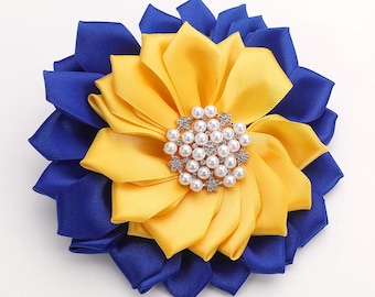 Pearl Pointed Flower Ribbon Brooch