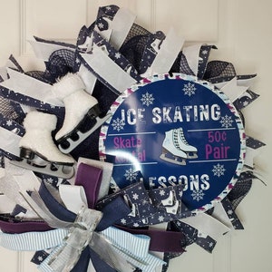 Winter Ice skating wreath, Snowflakes, Seasonal gift, Christmas décor, Indoor wreath, Navy and White Xmas décor,