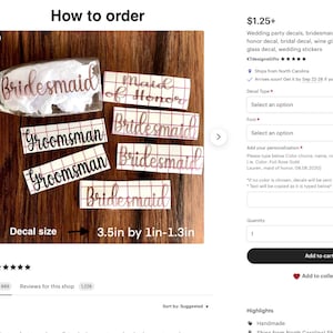 Peut inclure: Autocollants pour f&ecirc;tes de mariage avec des mots comme "Bridesmaid" et "Groomsman" dans diverses polices. Les d&eacute;calcomanies mesurent 8,9 cm sur 2,5-3,3 cm. Le texte est en or rose et noir.