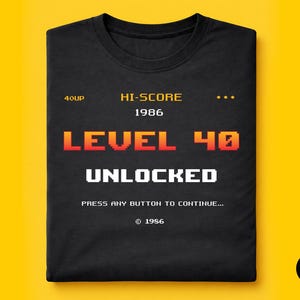 40歳の誕生日Tシャツ | レベル40解除 | 1986年レトロアーケードTシャツ | 40歳のゲーマーへのギフト | 誕生日パーティーTシャツ