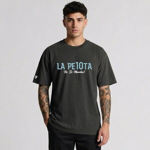 La Pelota no se mancha Heavyweight Tee Hoodie / Soft Flock Print Soccer Fashion imagen 4