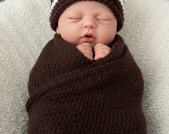 Crochet Football Baby Hat: Newborn Photo Prop