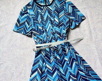 Chevron Dress Blue White Herringbone Inverted Pleats Vintage 70s The Stroller Clothing Women's Small