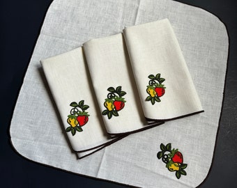 Cloth Dinner Napkins Berries Fruit Appliqué Cream Beige Vintage 80s, Set of 4, 16x16