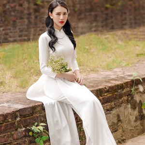 High quality Vietnamese Ao dai white, special Vietnamese Ao Dai trang, include pants V collar- 2cm