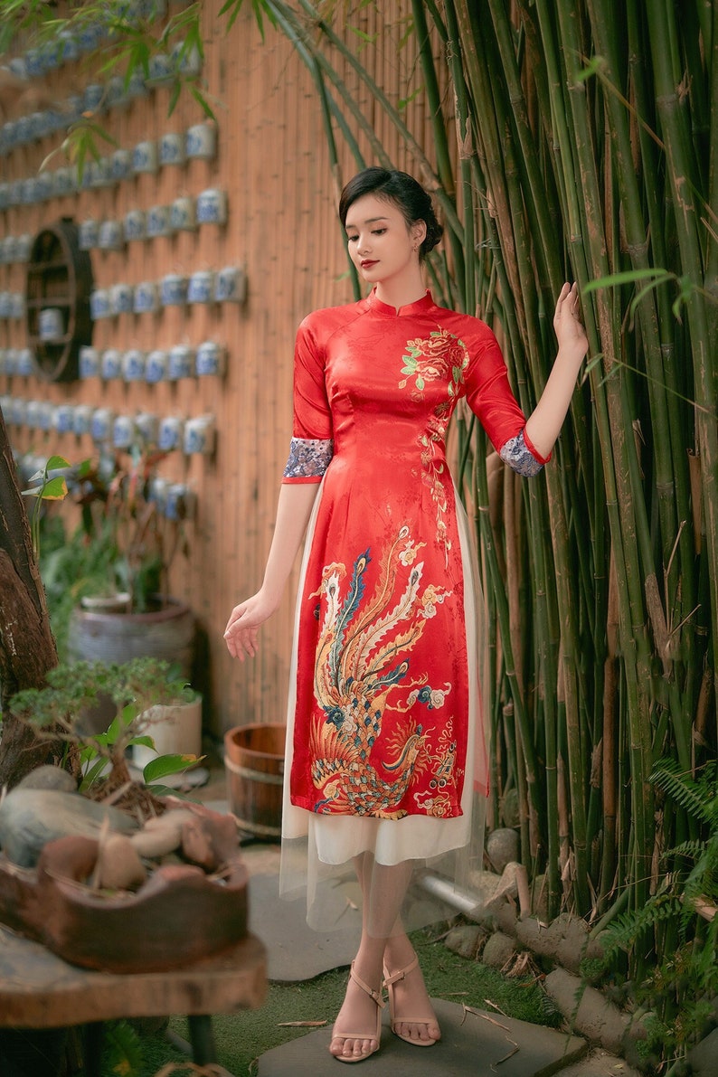 Vietnamese modern ao dai , High quality Vietnamese traditional costume, Vietnamese traditional clothing, include skirts. Red