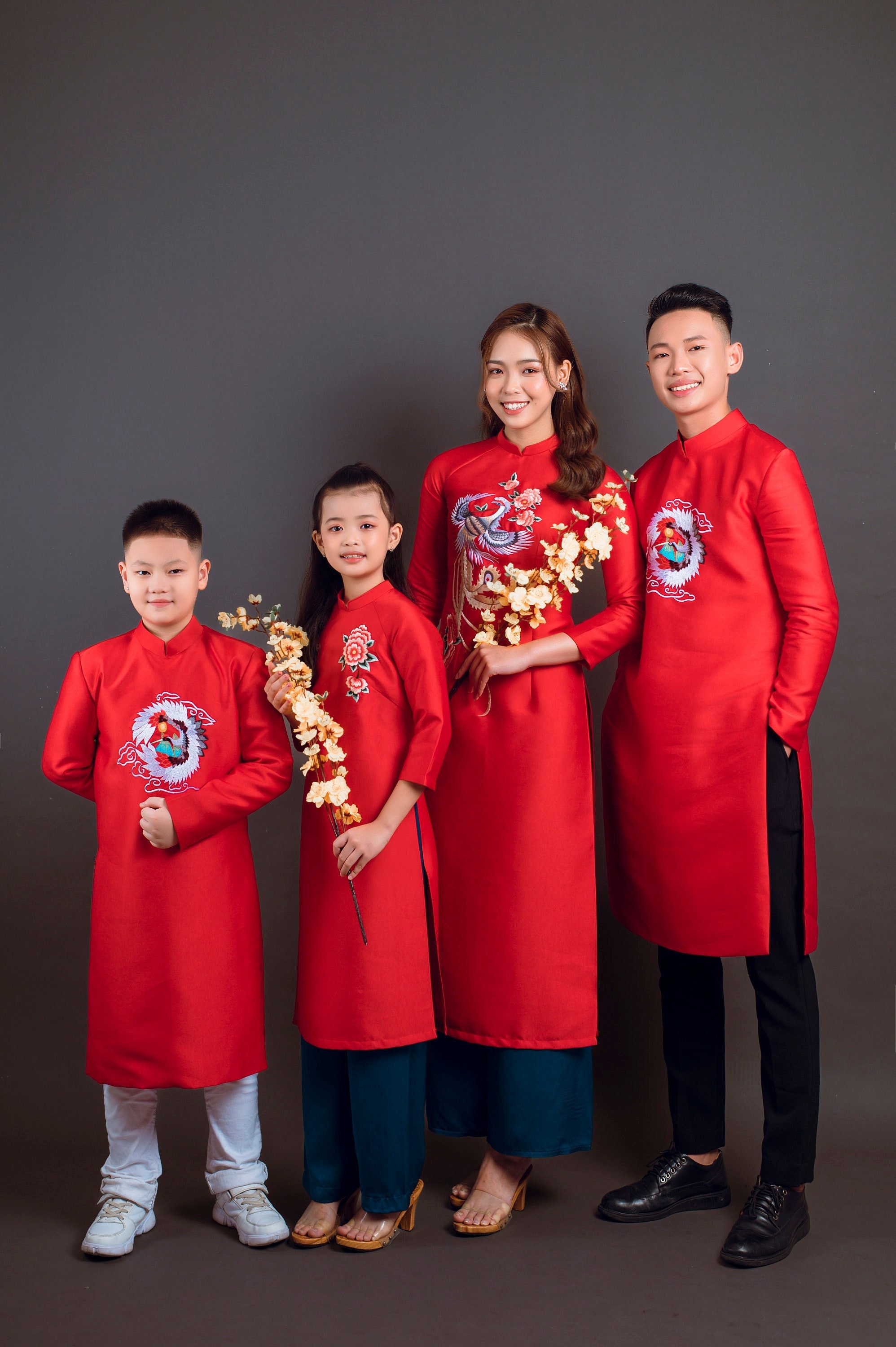 Familie Ao Dai Vietnam, Hochwertige vietnamesische Ao Dai, traditionelle Kleidung aus Vietnam. - Etsy.de Familie Ao Dai Vietnam, Hochwertige vietnamesische Ao Dai, traditionelle Kleidung aus Vietnam. - Etsy.de