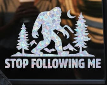 Sticker holographique Bigfoot | Sticker "Arrêtez de me suivre" Sasquatch drôle