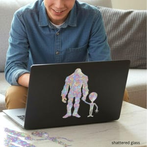 Funny Bigfoot & Alien Holding Hands Vinyl Decal – Sasquatch UFO Sticker for Car, Truck, Laptop – Cryptid Gift for Believers