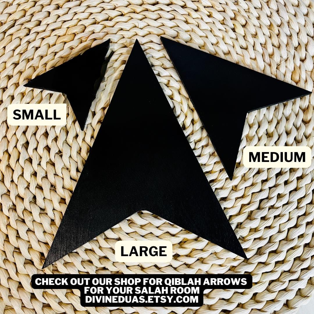 A Qibla Arrow Sign For A Muslim Prayer Direction | Premium Photo